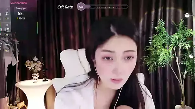 yangyang-777 chat on Liveporniq